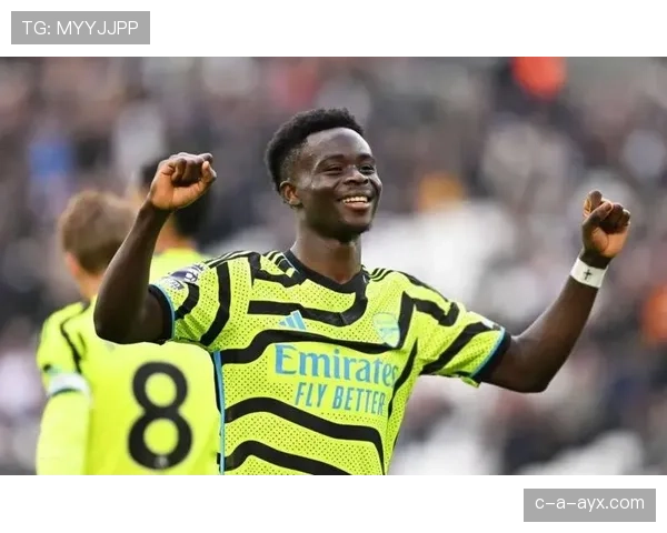 萨卡倾囊相授助新秀成长,阿森纳状态回暖显团队凝聚力 萨卡倾囊相授助新秀成长,阿森纳状态回暖显团队凝聚力