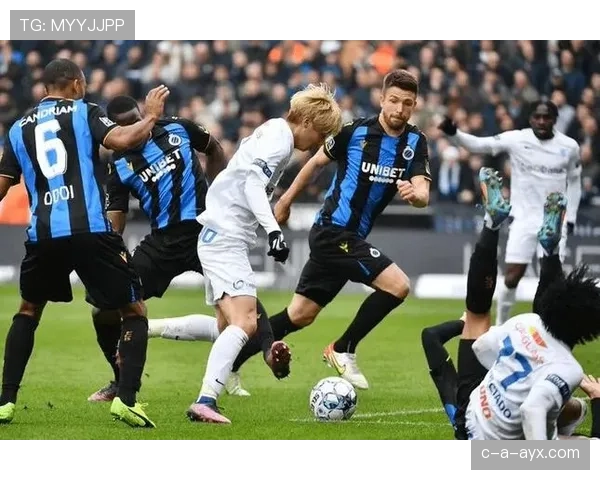 亨克防线坚如磐石,联赛中屡次成功化解对手猛攻 亨克防线坚如磐石,联赛中屡次成功化解对手猛攻