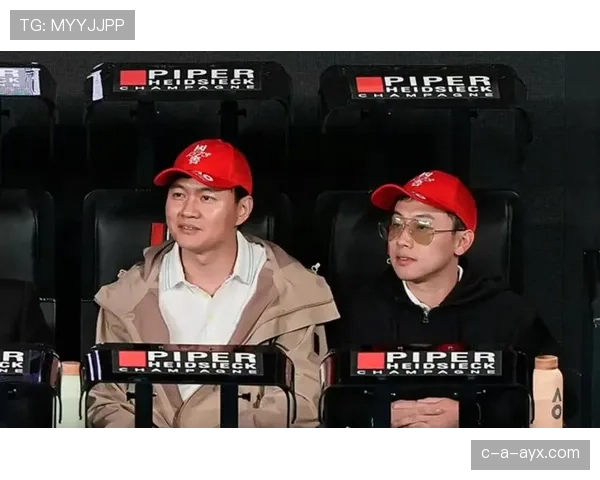 仲满比赛一本正经，休息日背的包比我房租还贵——我笑岔气了